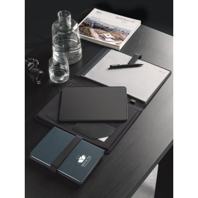SANDERSON FOLDER. A4 folder in PU (50 recycled) with magnetic closure and notepad with lined pages